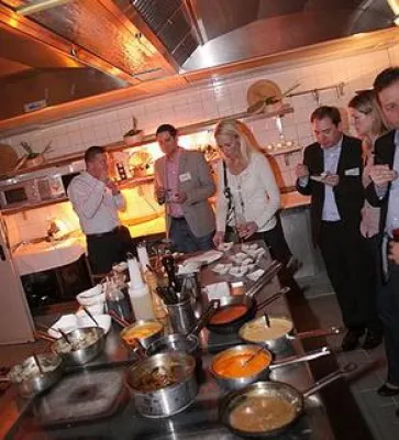 Der etwas andere Kochkurs in Köln - die Kölner Xinggruppe trifft sich zum Netzwerken im taku Bild: Der etwas andere Kochkurs in Köln - die Kölner Xinggruppe trifft sich zum Netzwerken im taku