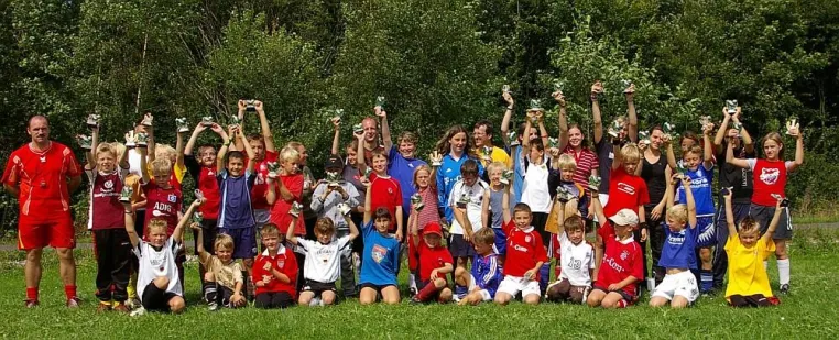 Bild: Kinder dribbeln sich ins Guinness-Buch