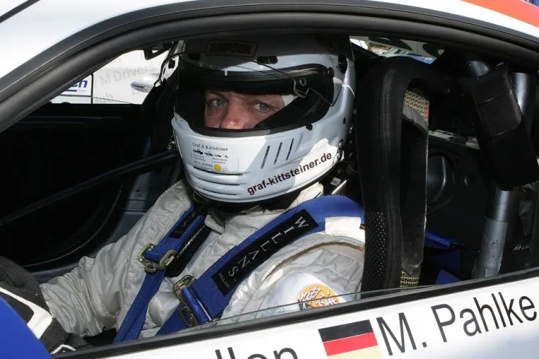 Huber Sport Pilot Matthias Pahlke bereitet Neulinge auf ihr erstes 24 Stunden Rennen in der Grünen Hölle vor Bild: Huber Sport Pilot Matthias Pahlke bereitet Neulinge auf ihr erstes 24 Stunden Rennen in der Grünen Hölle vor