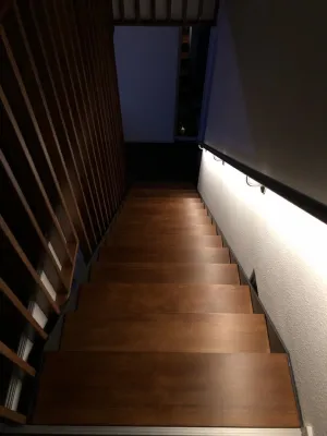 Bild: LUX GLENDER - LED-Handlauf für Zuhause