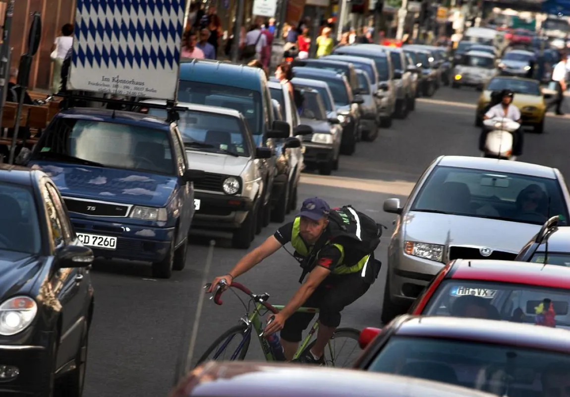 Wer Ruhe liebt, sollte nicht in ein verkehrsreiches Viertel ziehen. Foto: Bundesumweltministerium