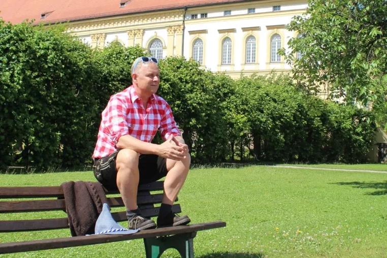 Die Vertriebsfreaks-Akademie: 9 einzigartige Module von Uwe Rieder, der bayerische Vertriebsfreak Bild: Die Vertriebsfreaks-Akademie: 9 einzigartige Module von Uwe Rieder, der bayerische Vertriebsfreak