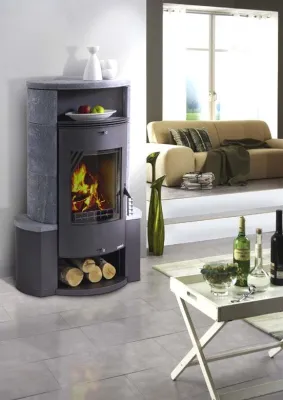 Bild: Sauber verpackt, leicht transportiert, bequem gelagert: Holz- und Braunkohlenbriketts im 10 kg-Pack