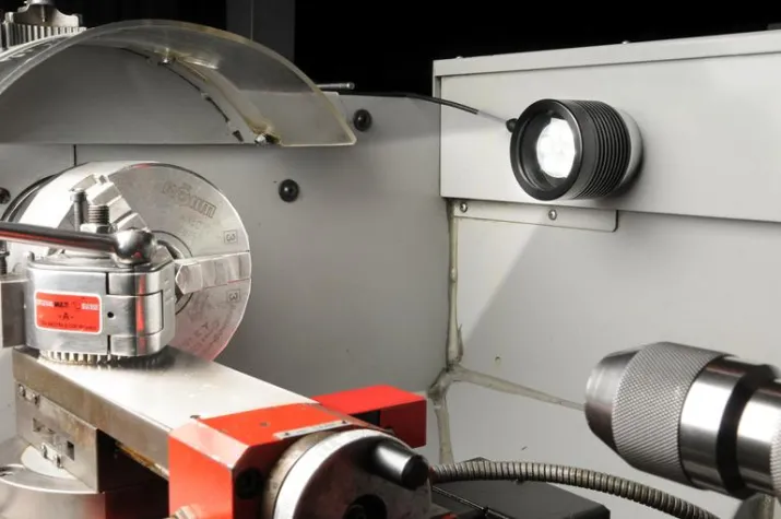 Bild: LED-Leuchte für flexiblen Einbau in Maschinen