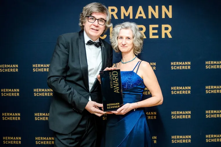 Natur-Coach Petra Brunner holt neuen Weltrekord beim 13.Internationalen Speaker Slam Bild: Natur-Coach Petra Brunner holt neuen Weltrekord beim 13.Internationalen Speaker Slam