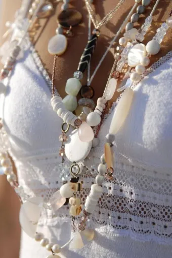 Bild: FIVA Jewelry Sommerkollektion 2007: Mit Muscheln, Perlen und Kristallen in den Sommer