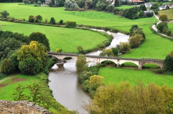 Bild: Mit GPS auf dem Natursteig Sieg