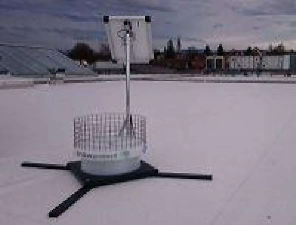 Schneewaage SNOWprotect mit Auslegern für Orkansicherheit