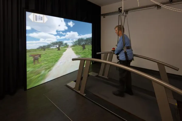 Bild: Robert-Bosch-Krankenhaus setzt bei Rehabilitation von Schlaganfallpatienten auf VR-Technologie von Visenso