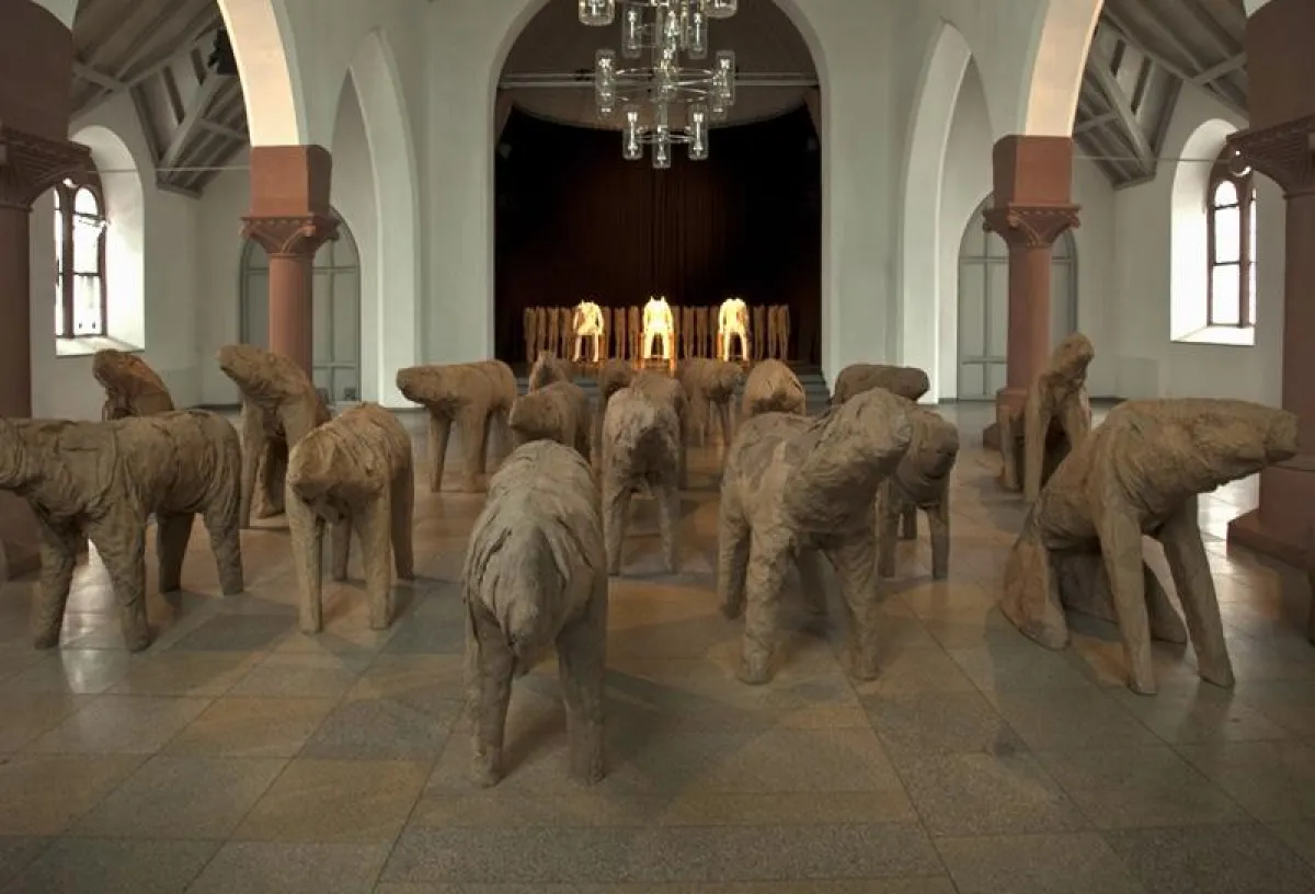 Magdalena Abakanowicz, Mutants, 2009, courtesy Galerie Scheffel, Magdalena Abakanowicz