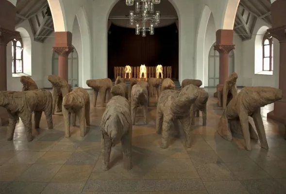 Bild: "Magdalena Abakanowicz" im Kulturzentrum Englische Kirche und in der Galerie Scheffel, Bad Homburg