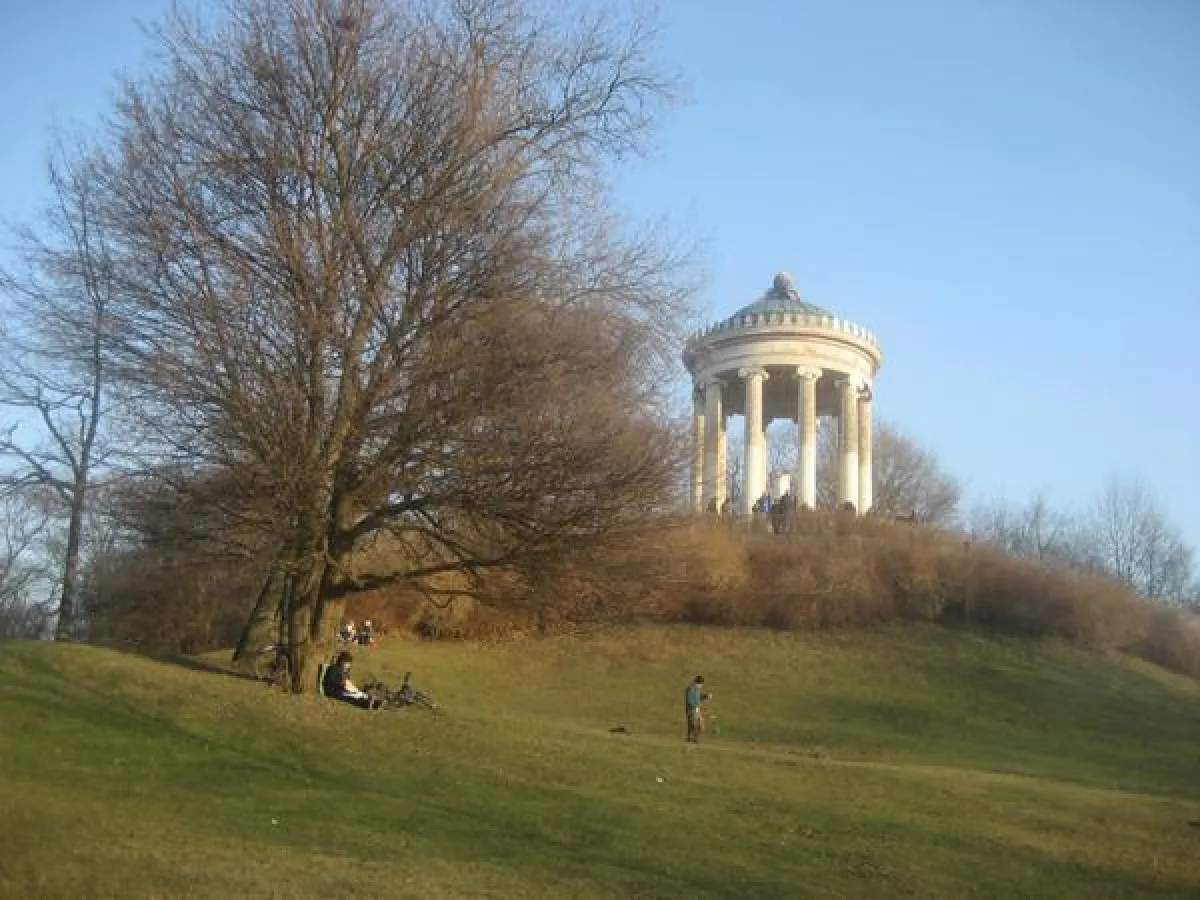Monopteros im englischen Garten in München (für Presseartikel lizenzfrei)