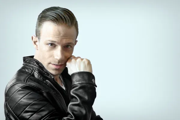 Bild: Künstler, Genius, Philantrop und Playboy! Matthias Steinmetz, der Tony Stark der Kunstbranche.