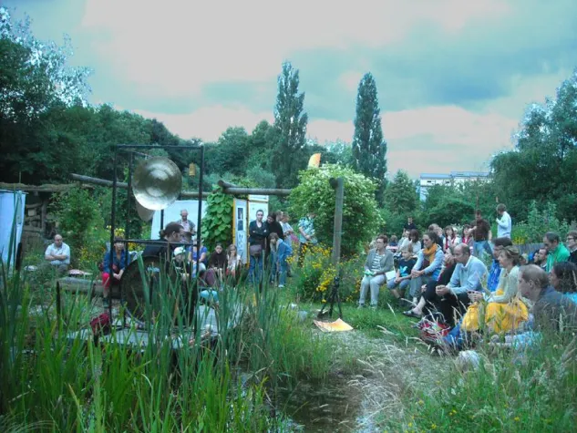 Bild: Singdrossel und Didgeridoo