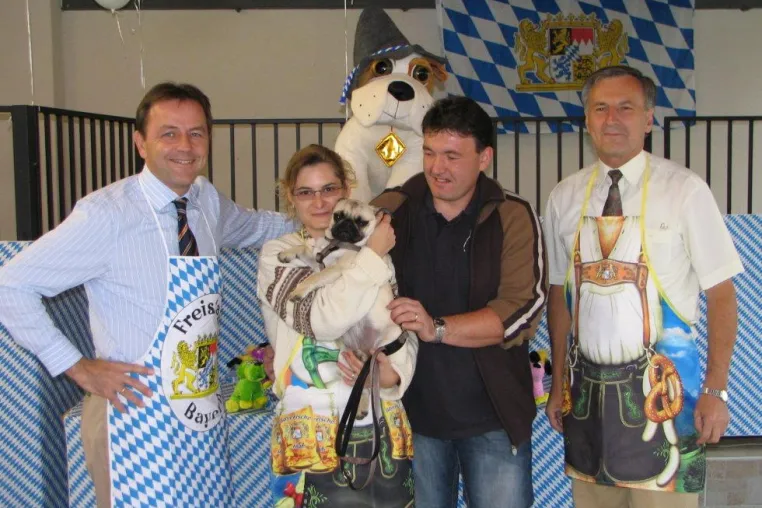 Bild: Österreichs 1. Dogtoberfest, dem Oktoberfest für Zwei- und Vierbeiner in der Thermenlandklinik Rax