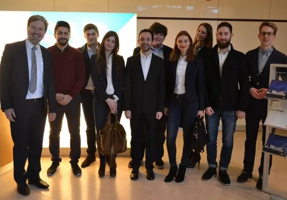 Bild: Informationstechnologie zum Anfassen: HdWM-Studenten beim 'SAP Day Mannheim' im Head-Quarter der SAP
