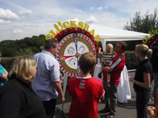 Bild: Courtyard Team aus Gelsenkirchen ersammelt 1635 Euro für Kinderhospiz Arche Noah auf Schalke