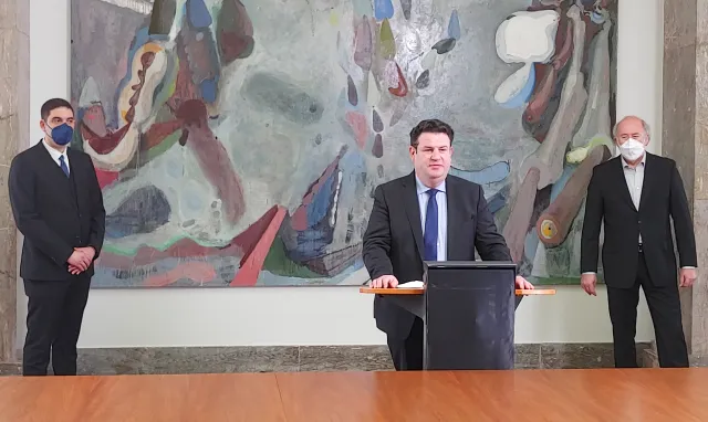 Bild: Bundesminister Hubertus Heil und Bundesministerin Anja Karliczek ehren die Vorbilder der Weiterbildung 2021 