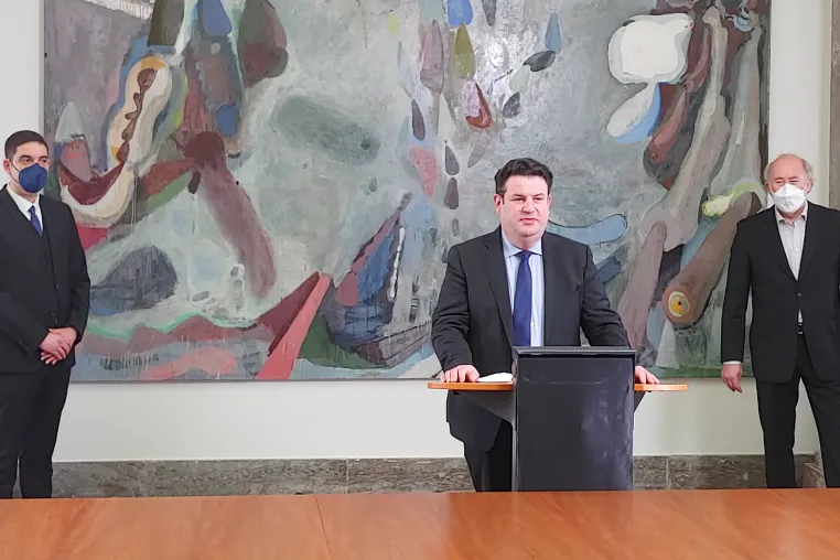 Bild: Bundesminister Hubertus Heil und Bundesministerin Anja Karliczek ehren die Vorbilder der Weiterbildung 2021 