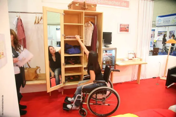 „Das barrierefreie Hotelzimmer“ der Möbelmacher als Branchenvorbild auf der HOGA in Nürnberg Bild: „Das barrierefreie Hotelzimmer“ der Möbelmacher als Branchenvorbild auf der HOGA in Nürnberg