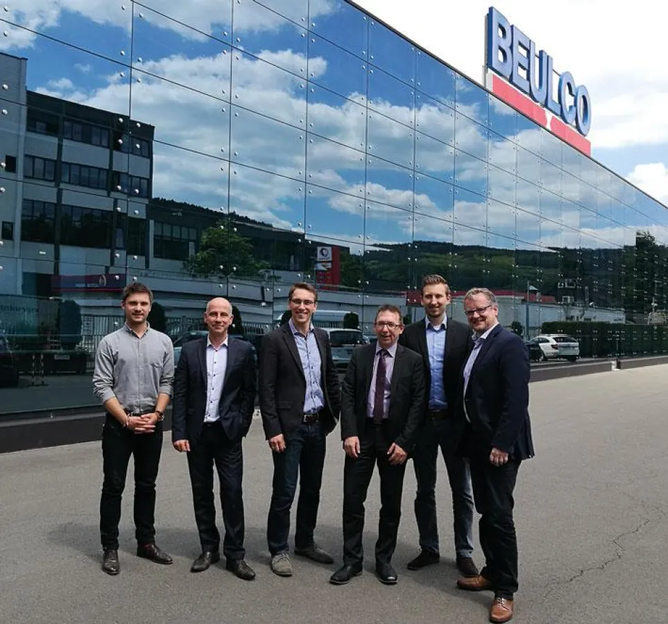 Das Team vor dem BEULCO Gebäude