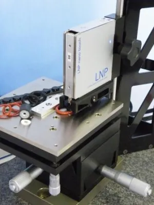 Mobiles und stationäres Härteprüfgerät für Elastomere und weiche Kunststoffe nach IRHD M und VLRH Bild: Mobiles und stationäres Härteprüfgerät für Elastomere und weiche Kunststoffe nach IRHD M und VLRH