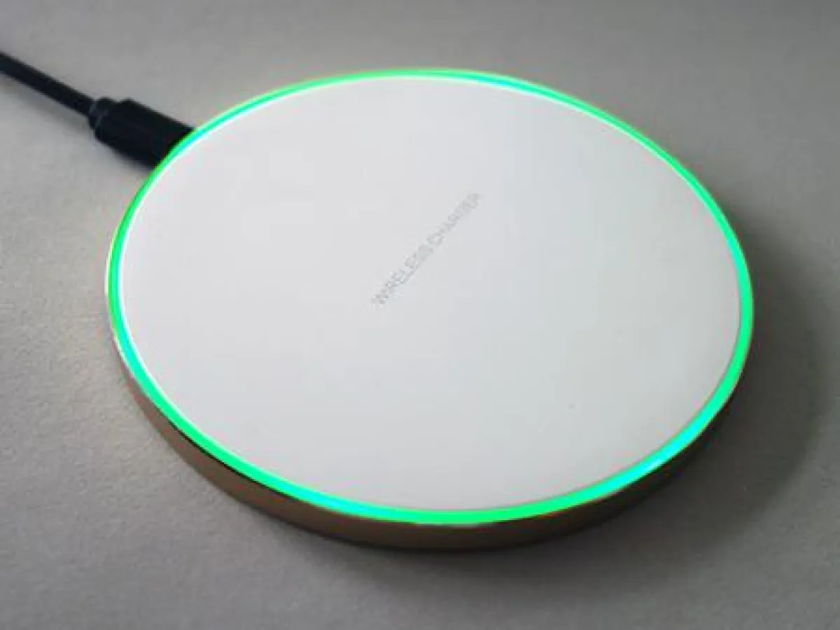 Runder QI-Charger mit eingebauter LED-Leuchte