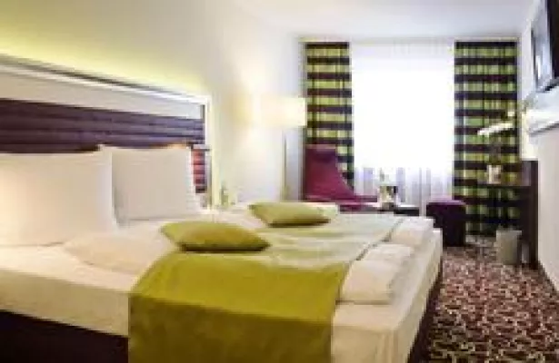 Bild: Energiesparen mit LED-Technologie von Toshiba: Zwei Hotels in München rüsten um