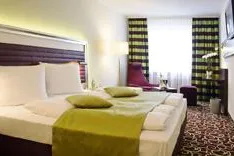 Bild: Energiesparen mit LED-Technologie von Toshiba: Zwei Hotels in München rüsten um