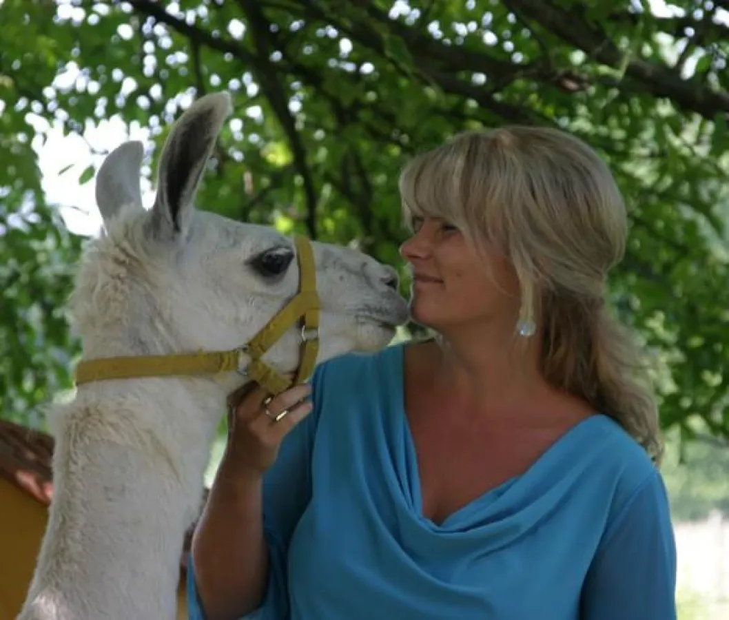 Von der Muse geküsst: Agenturinhaberin Stephanie Vogel und Lamadame Muse