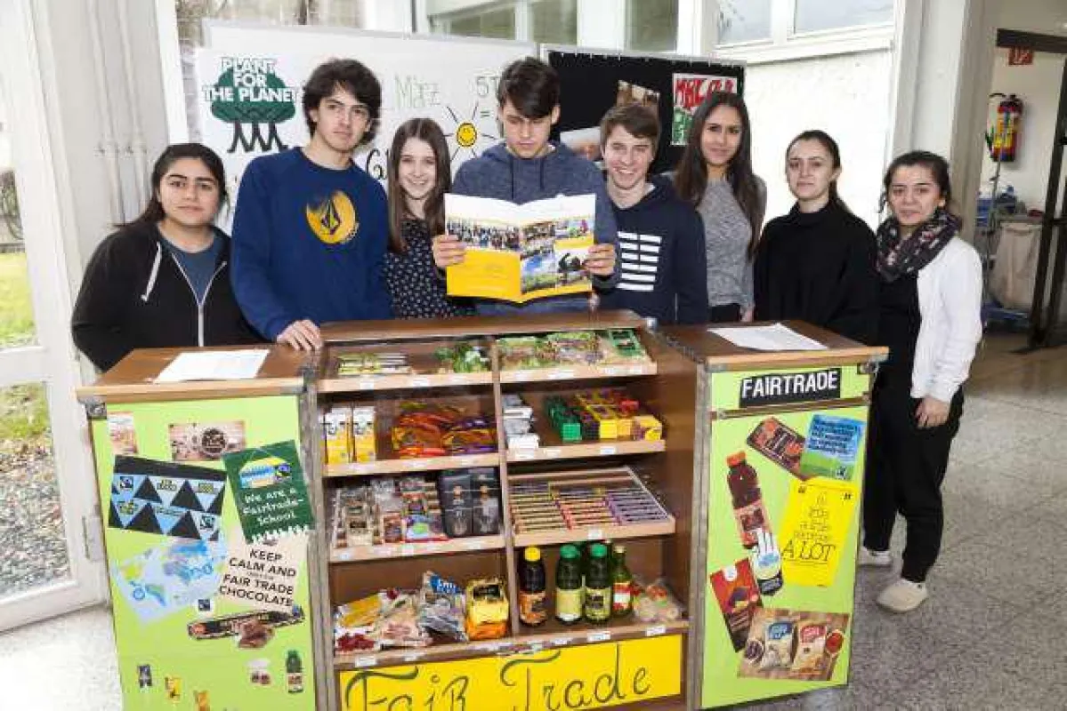 Vom Fair Trade Stand zum WFF: SchülerInnen der HAK Bregenz. ©Kongresskultur Bregenz.