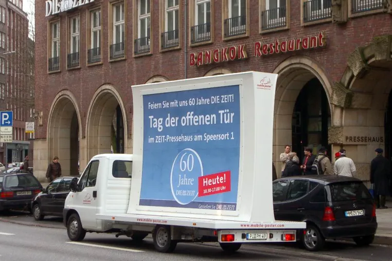 Bild: Mobile Aussenwerbung mit hoher Reichweite, kostengünstig im Citybereich für den Mittelstand zur WM
