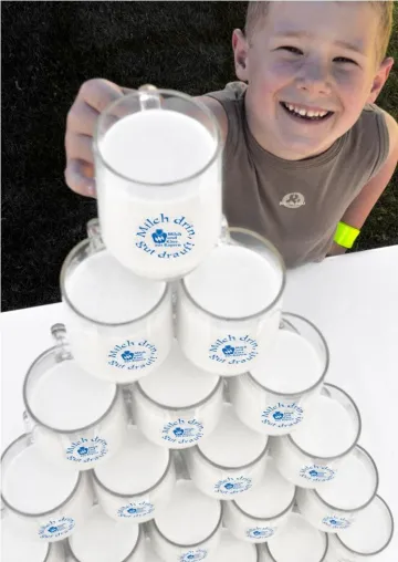 Ein dreifaches Hoch auf die Milch - Der Internationale Tag der Milch auf der Landesgartenschau in Kitzingen Bild: Ein dreifaches Hoch auf die Milch - Der Internationale Tag der Milch auf der Landesgartenschau in Kitzingen