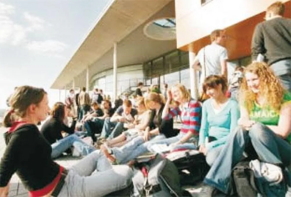 Sommeruniversität an der TU Ilmenau: Schülerinnen schnuppern Uniluft