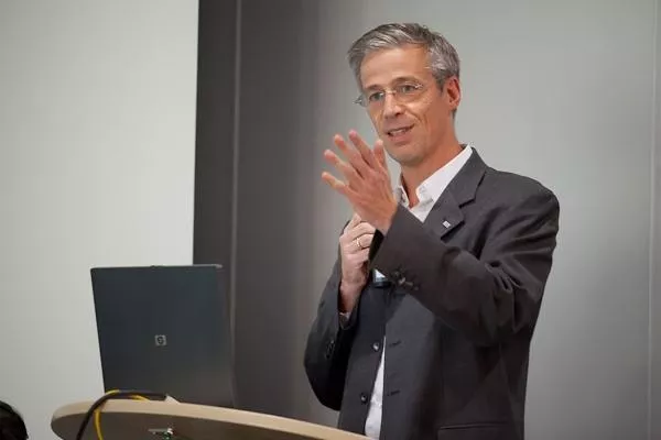 Bild: Gipfeltreffen für die Langzeitarchivierung: Das globale Wissen erhalten