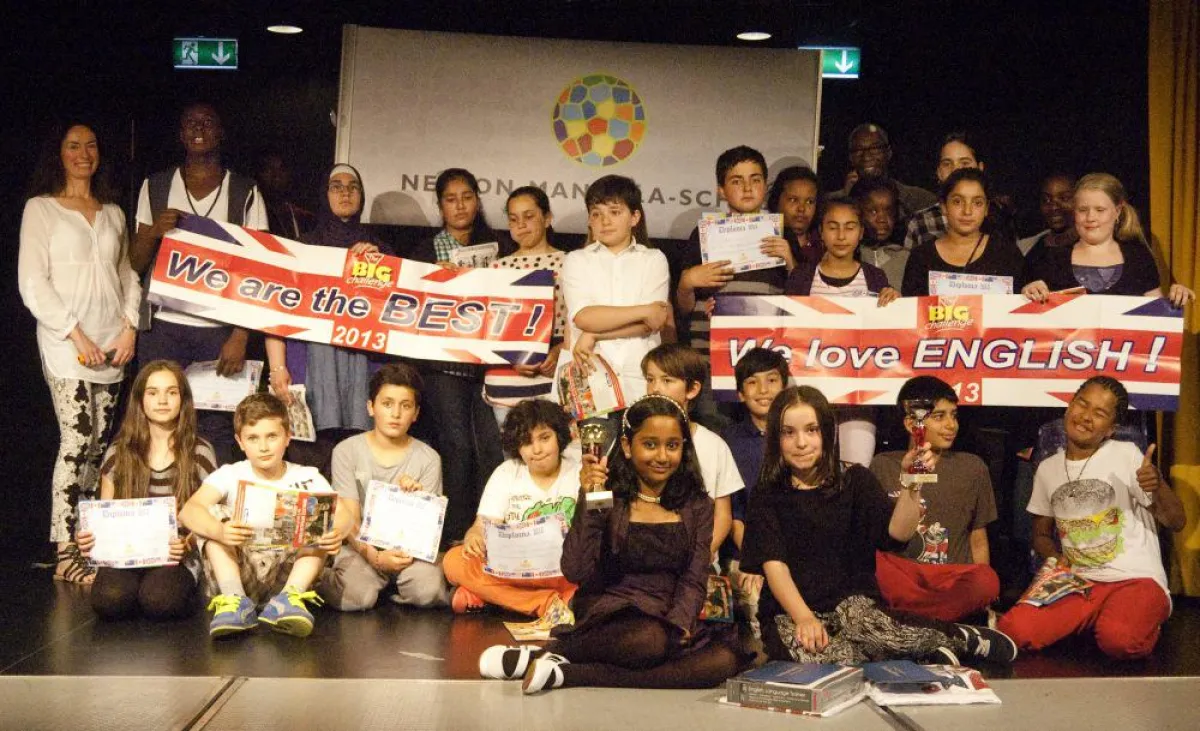 Ihr Fleiß hat sich gelohnt: Die Preisträgerinnen und -träger des Englisch-Wettbewerbs von der Nelson