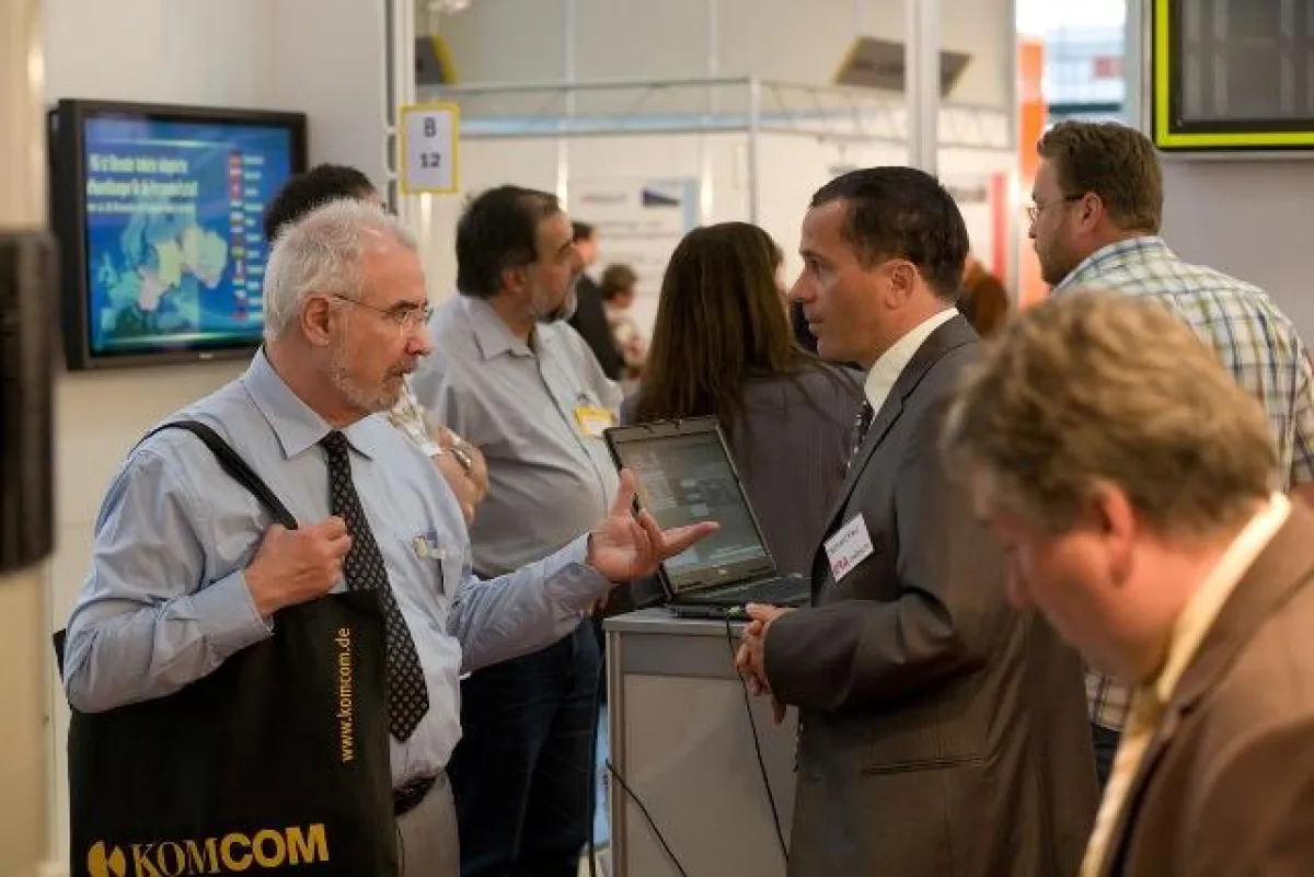 Persönliche Beratung an den Ständen - Weiterbildung in Workshops & Praxisforen