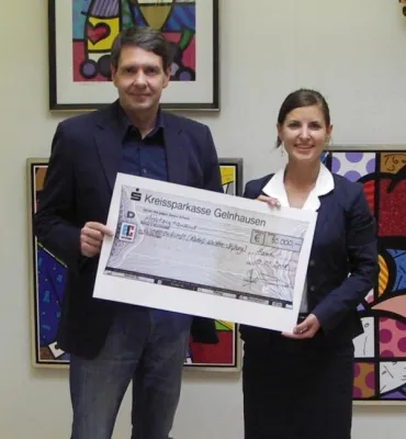 Bild: Pop-Art-Ikone Romero Britto und Galerist Mensing stiften Kunstwerk