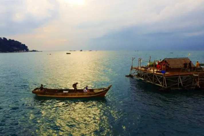Bild: Banyan Tree Bintan: Über dem Meer dinieren