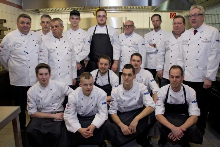 Lars Middendorf vom Restaurant Villa Merton gewinnt 3. Seehotel Talisker Trophy im Seehotel Niedernberg Bild: Lars Middendorf vom Restaurant Villa Merton gewinnt 3. Seehotel Talisker Trophy im Seehotel Niedernberg
