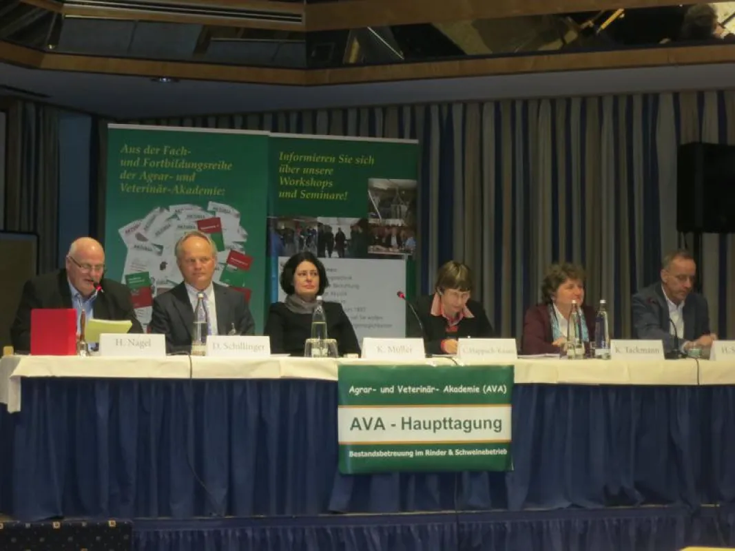 AVA-Podiumsdiskussion: Politik trifft Tierärzte