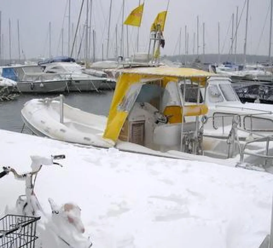 SeaHelp kommt. Selbst Eis und Schnee in Kroatien können die SeaHelp-Einsatzboote nicht am Auslaufen hindern