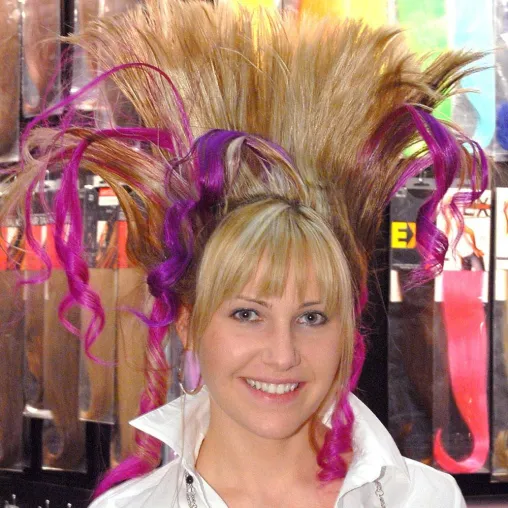 Bunte Neuheiten auf der Nürnberger Messe „Haare 2008“ Bild: Bunte Neuheiten auf der Nürnberger Messe „Haare 2008“