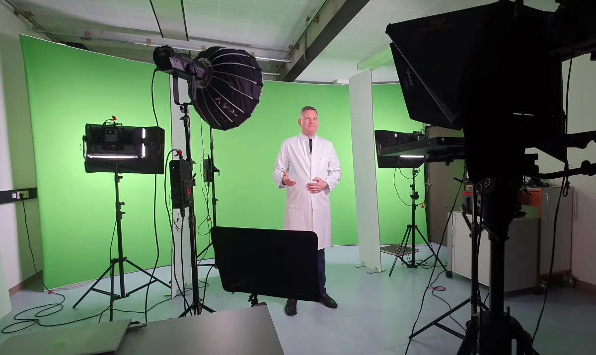 DocRobin nutzt den Avatar eines renommierten Chefarztes für das persönliche Arzt-Patientengespräch. (© DocRobin)