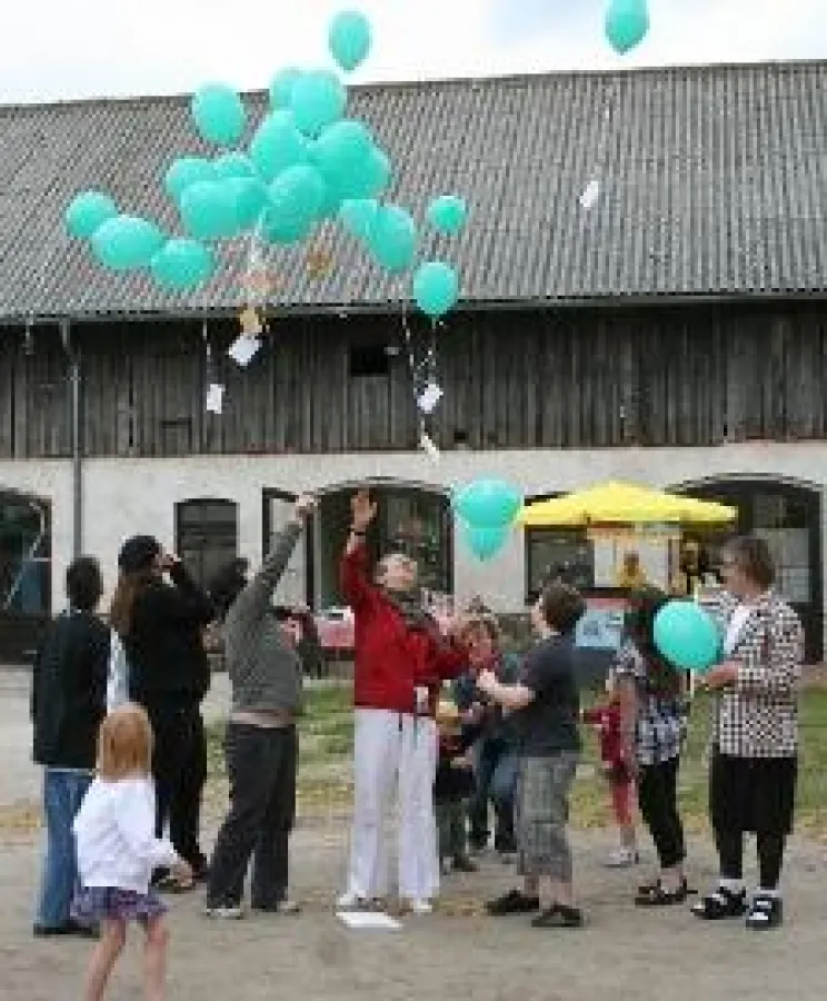 „Die Ballons sind ein Symbol für die Verständigung“ – bundesweit starteten am CI-Tag um 12:00 Uhr unzählige Luftballons (Foto: DCIG/Schaarschmidt)