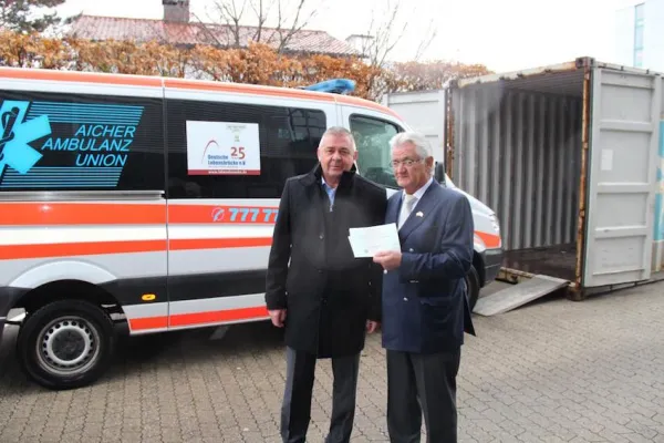 Bild: Deutsche Lebensbrücke und Aicher Ambulanz schicken ersten Krankenwagen aus Bayern nach Liberia