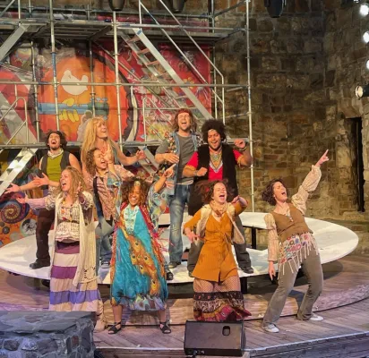 Musical HAIR auf Burg Wilhelmstein bei Aachen Bild: Musical HAIR auf Burg Wilhelmstein bei Aachen