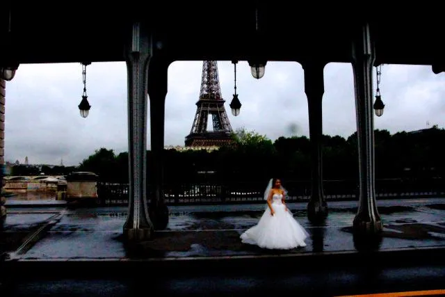 Bild: BERLIN – PARIS – PROJEKT #1. massholders moments while passing bridges
