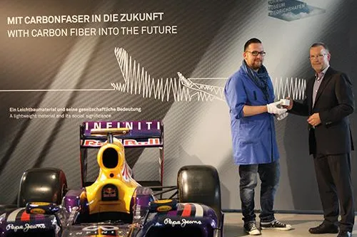 Bild: Fischer-Carbon-Trauringe: Exponatübergabe an das Dornier Museum in Friedrichshafen