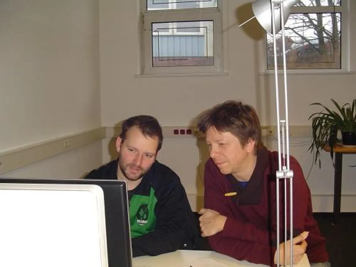 Jan Meyer und Dirk Henkenius in Vorbereitung auf ein Kundengespräch